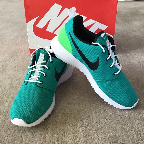 NIKE Roshe One Men's Sneakers - Picture 3 of 8